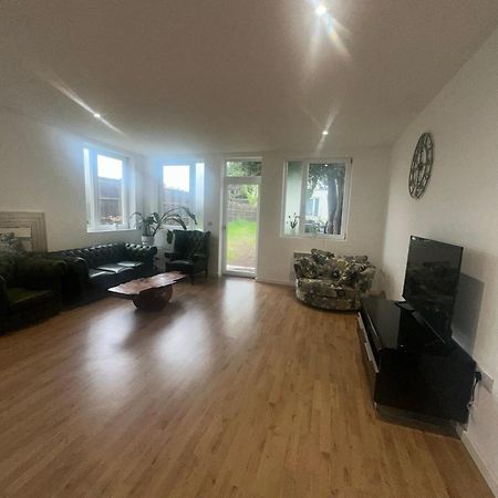 North London A Spacious 7 Bedroom House Accommodating Up To 18 People Complete With Own Gym And Table Tennis Kültér fotó