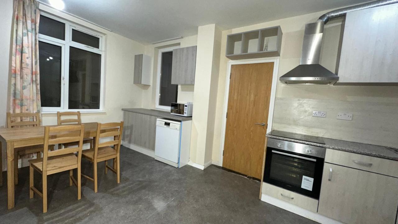 North London A Spacious 7 Bedroom House Accommodating Up To 18 People Complete With Own Gym And Table Tennis Kültér fotó