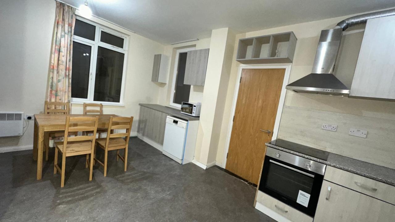 North London A Spacious 7 Bedroom House Accommodating Up To 18 People Complete With Own Gym And Table Tennis Kültér fotó