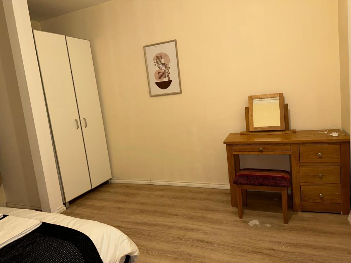 North London A Spacious 7 Bedroom House Accommodating Up To 18 People Complete With Own Gym And Table Tennis Kültér fotó