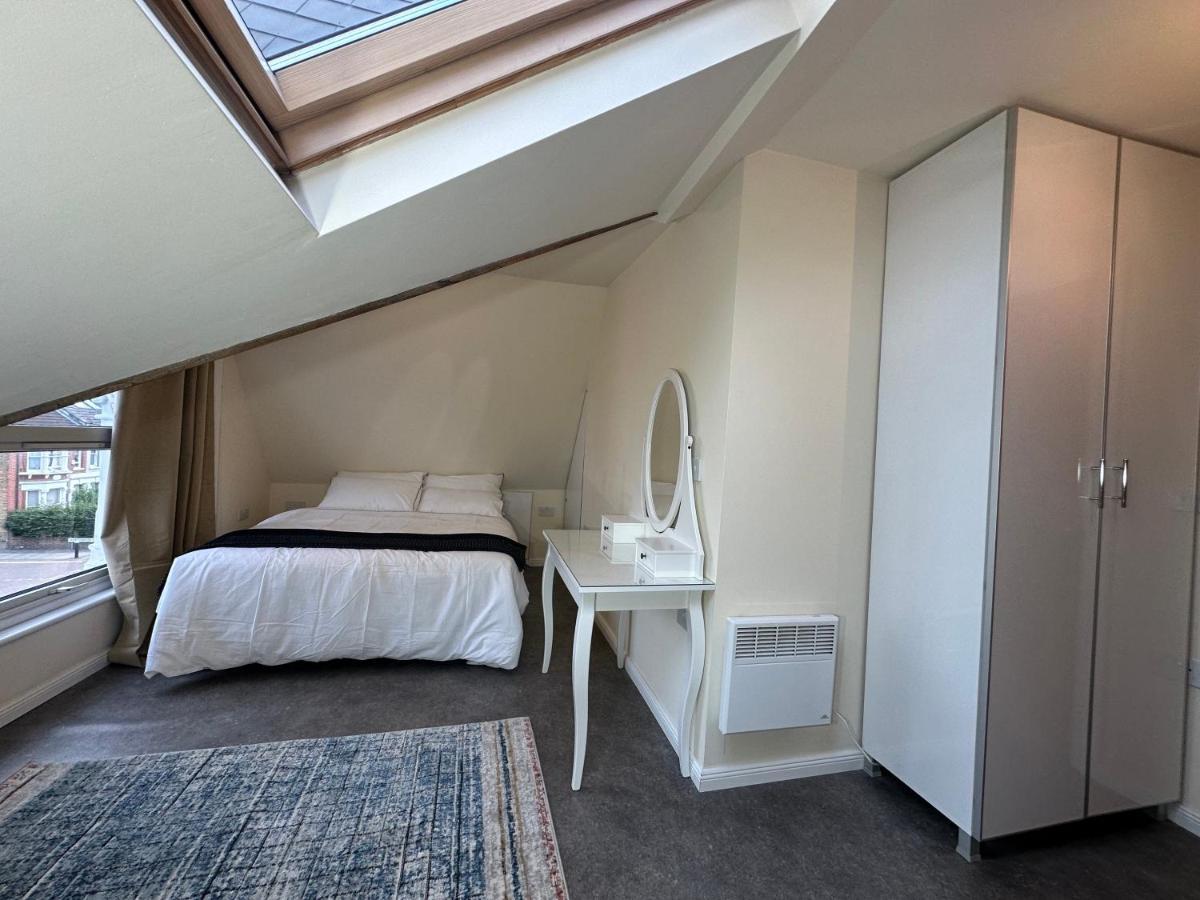 North London A Spacious 7 Bedroom House Accommodating Up To 18 People Complete With Own Gym And Table Tennis Kültér fotó