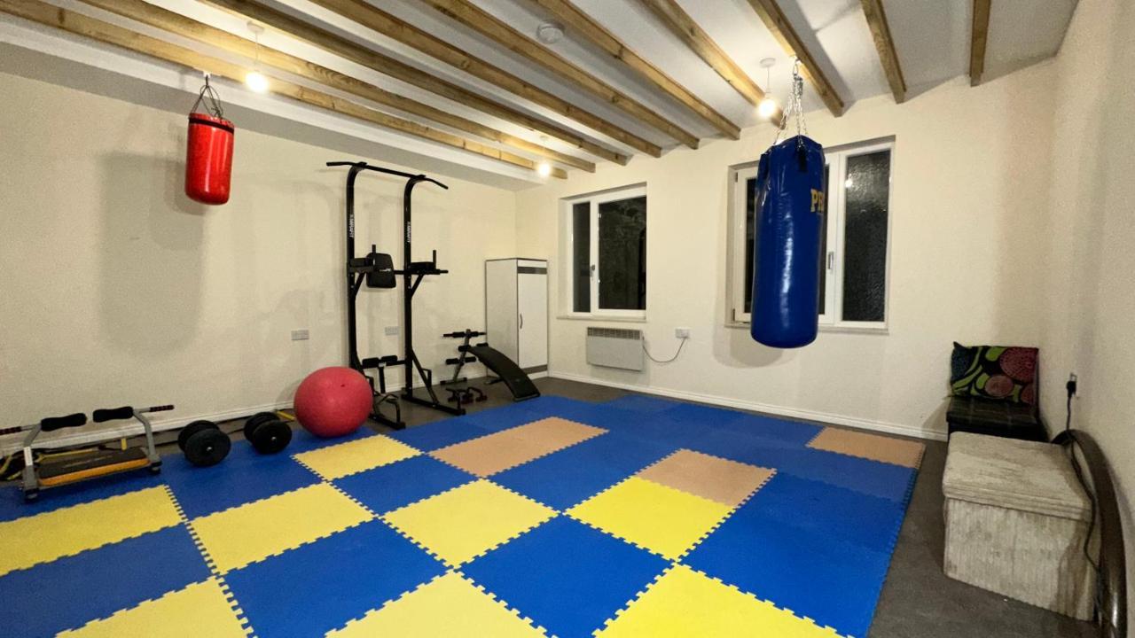 North London A Spacious 7 Bedroom House Accommodating Up To 18 People Complete With Own Gym And Table Tennis Kültér fotó