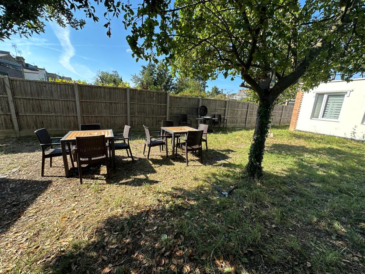 North London A Spacious 7 Bedroom House Accommodating Up To 18 People Complete With Own Gym And Table Tennis Kültér fotó