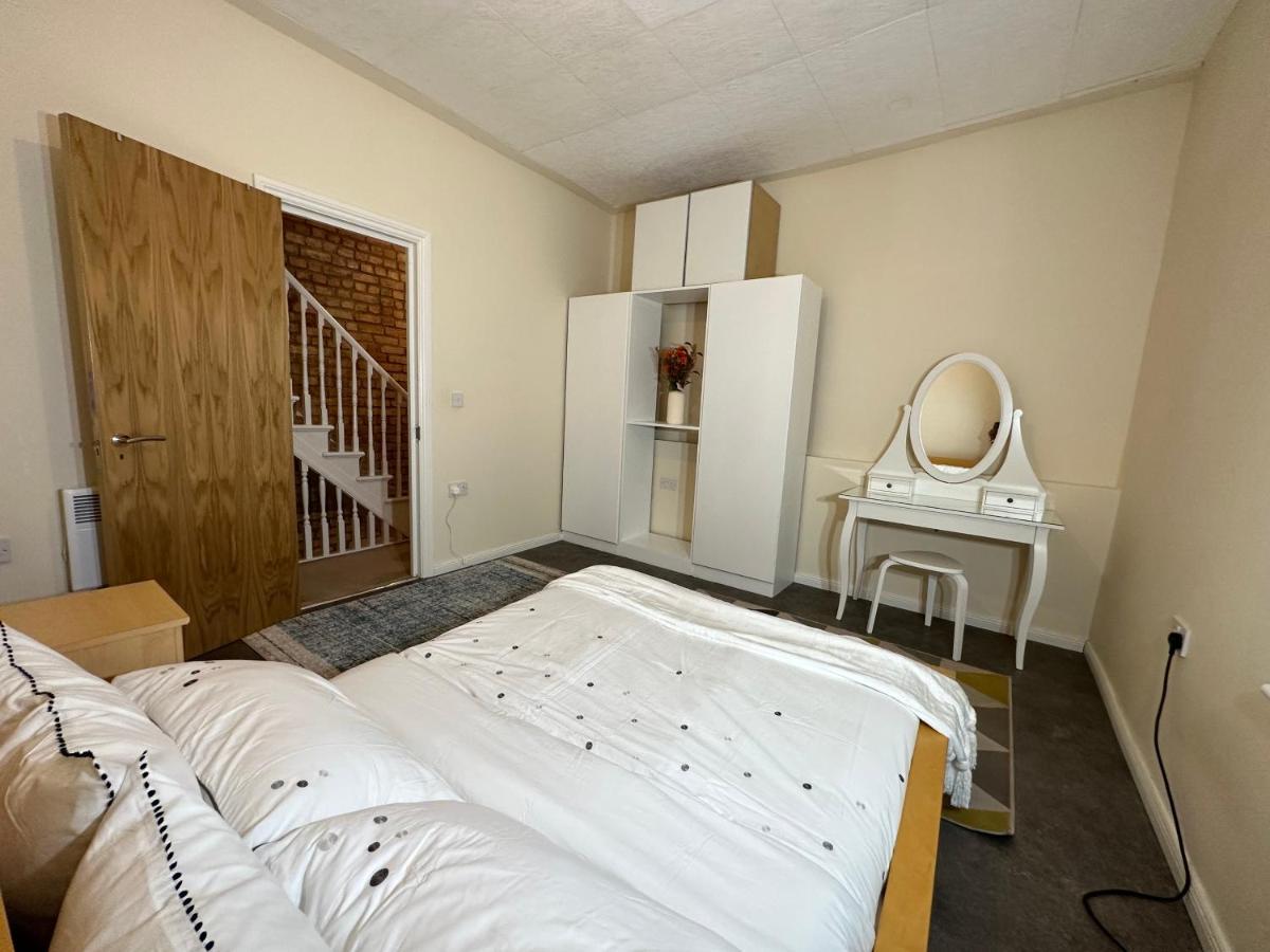 North London A Spacious 7 Bedroom House Accommodating Up To 18 People Complete With Own Gym And Table Tennis Kültér fotó