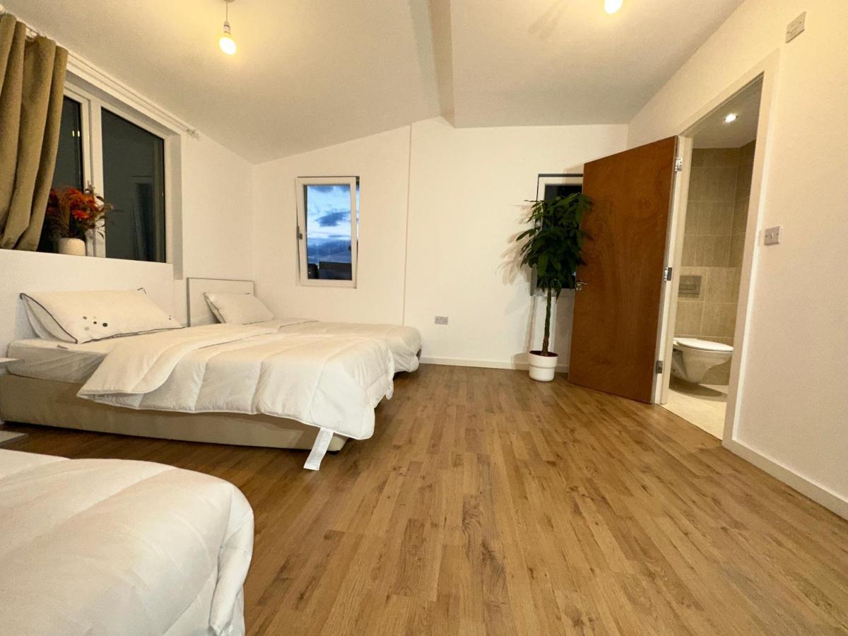 North London A Spacious 7 Bedroom House Accommodating Up To 18 People Complete With Own Gym And Table Tennis Kültér fotó