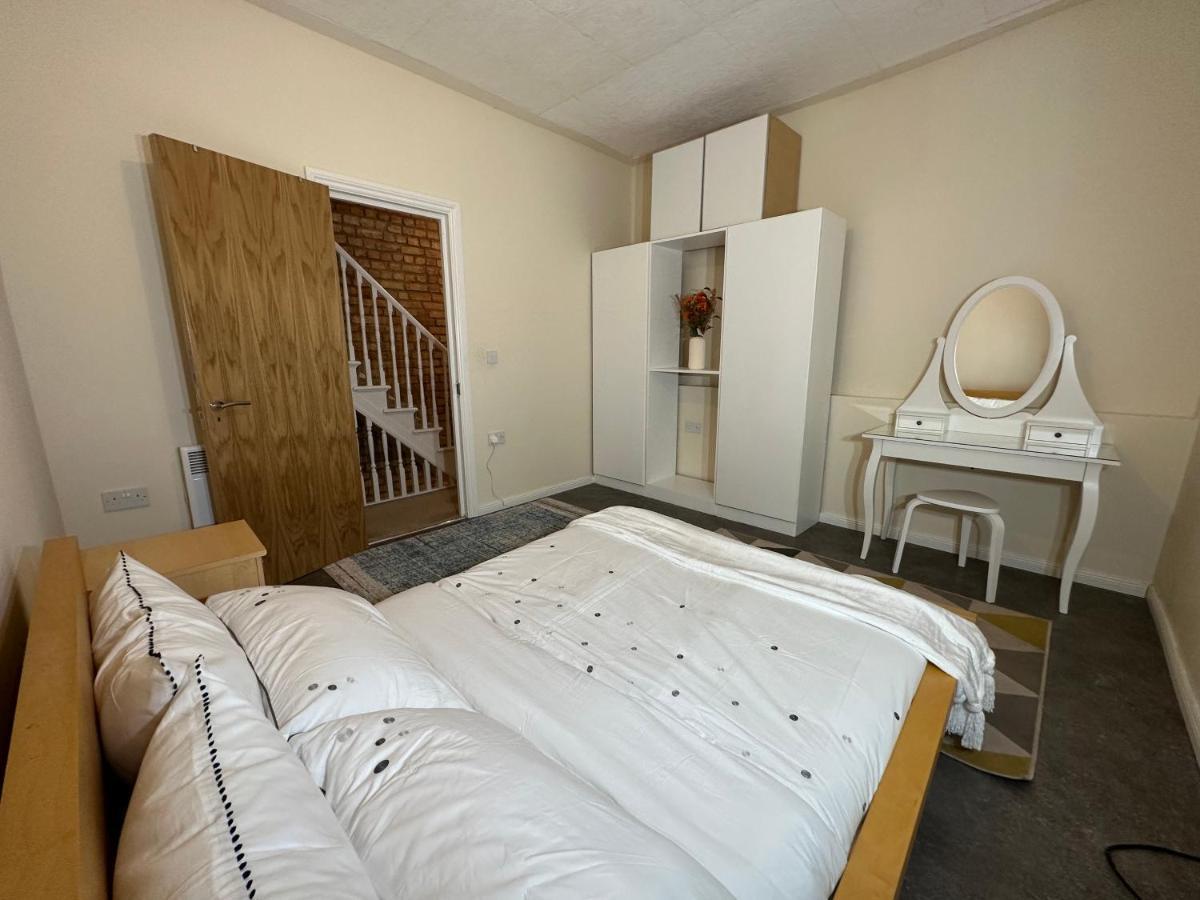 North London A Spacious 7 Bedroom House Accommodating Up To 18 People Complete With Own Gym And Table Tennis Kültér fotó