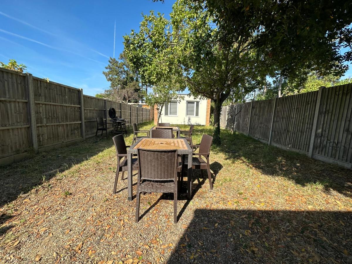 North London A Spacious 7 Bedroom House Accommodating Up To 18 People Complete With Own Gym And Table Tennis Kültér fotó