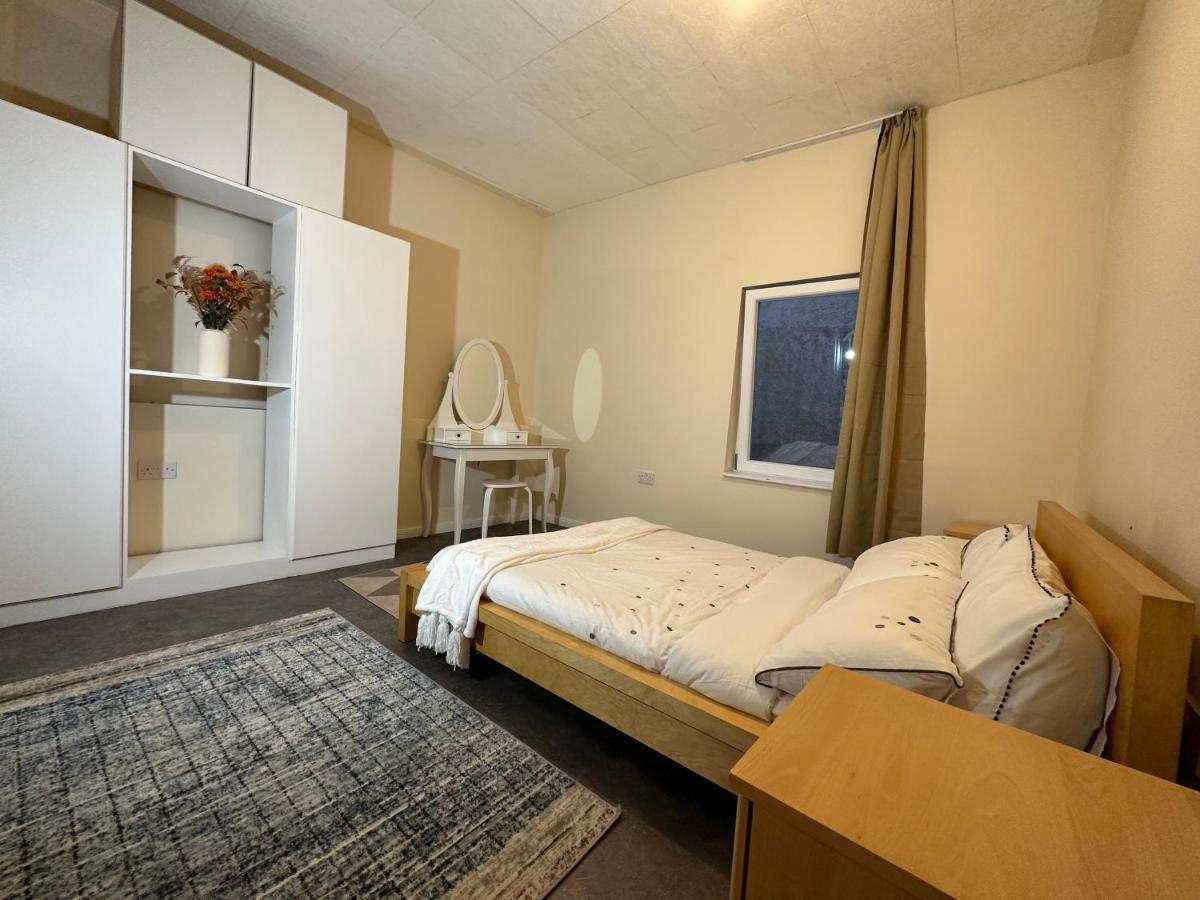 North London A Spacious 7 Bedroom House Accommodating Up To 18 People Complete With Own Gym And Table Tennis Kültér fotó