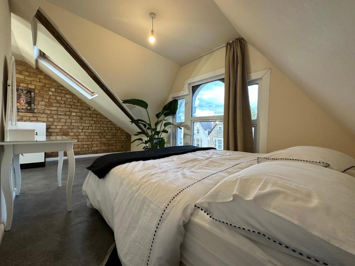 North London A Spacious 7 Bedroom House Accommodating Up To 18 People Complete With Own Gym And Table Tennis Kültér fotó