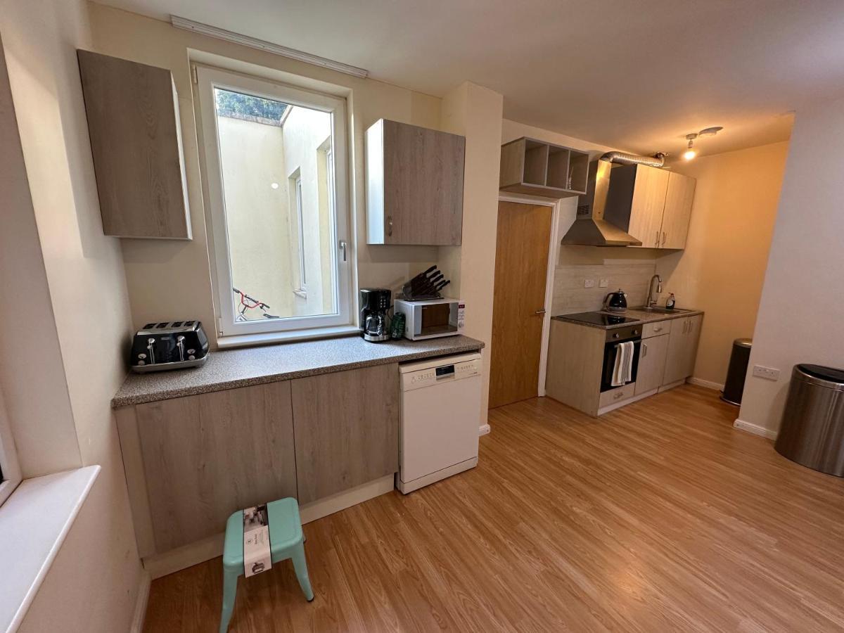 North London A Spacious 7 Bedroom House Accommodating Up To 18 People Complete With Own Gym And Table Tennis Kültér fotó