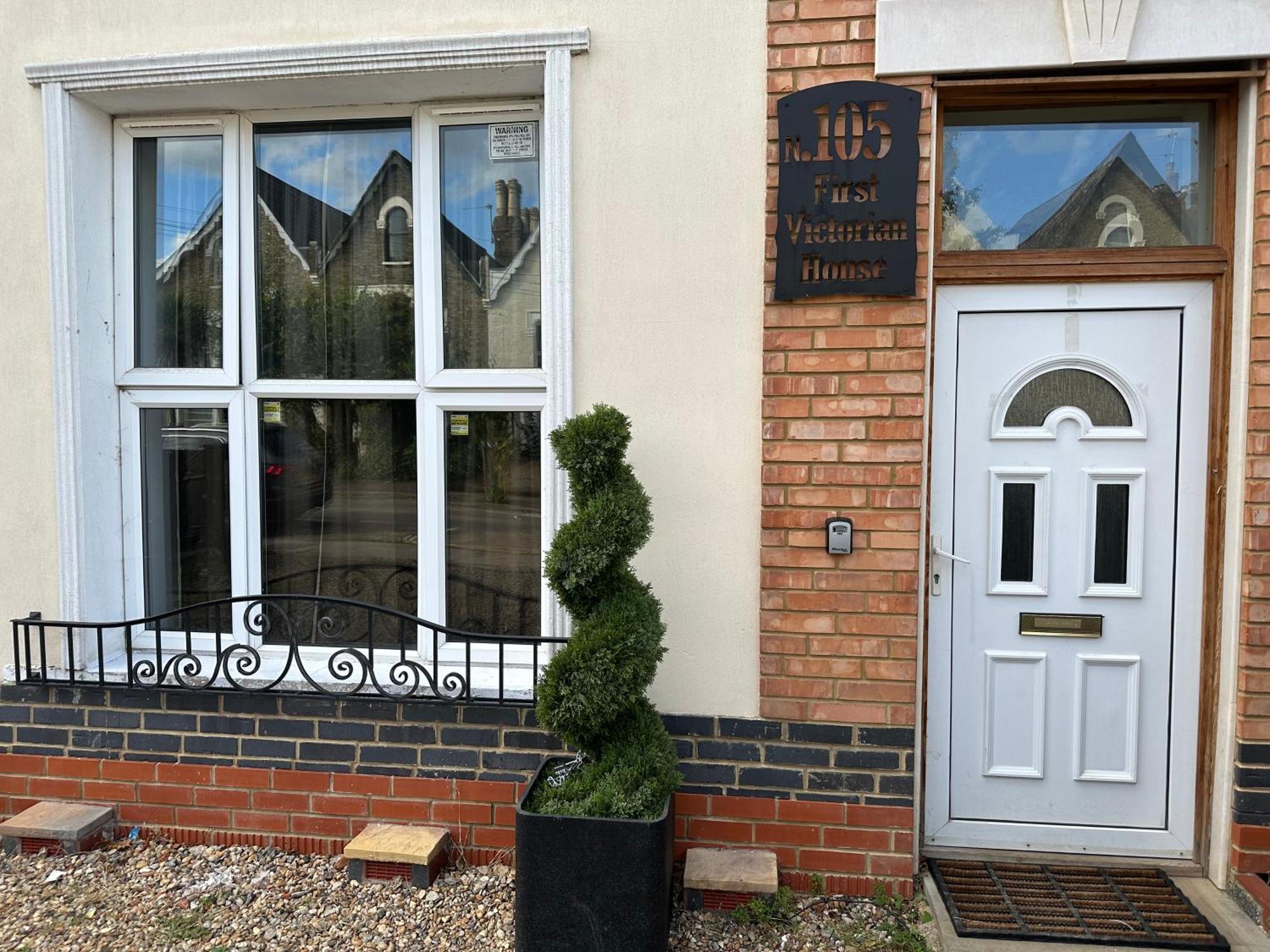 North London A Spacious 7 Bedroom House Accommodating Up To 18 People Complete With Own Gym And Table Tennis Kültér fotó