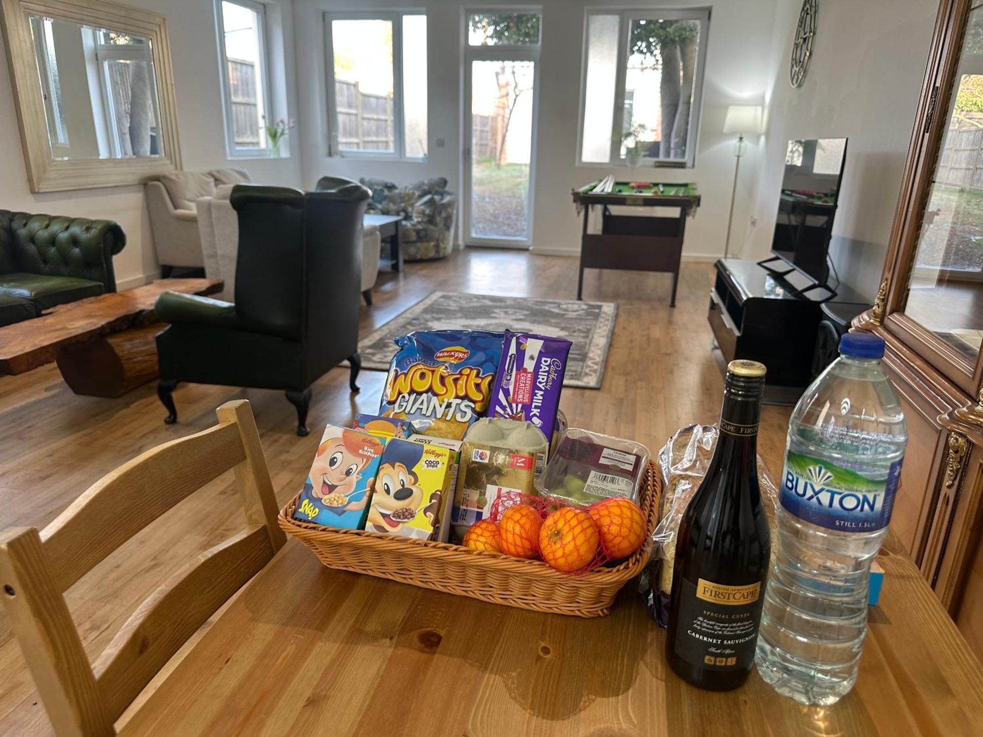 North London A Spacious 7 Bedroom House Accommodating Up To 18 People Complete With Own Gym And Table Tennis Kültér fotó